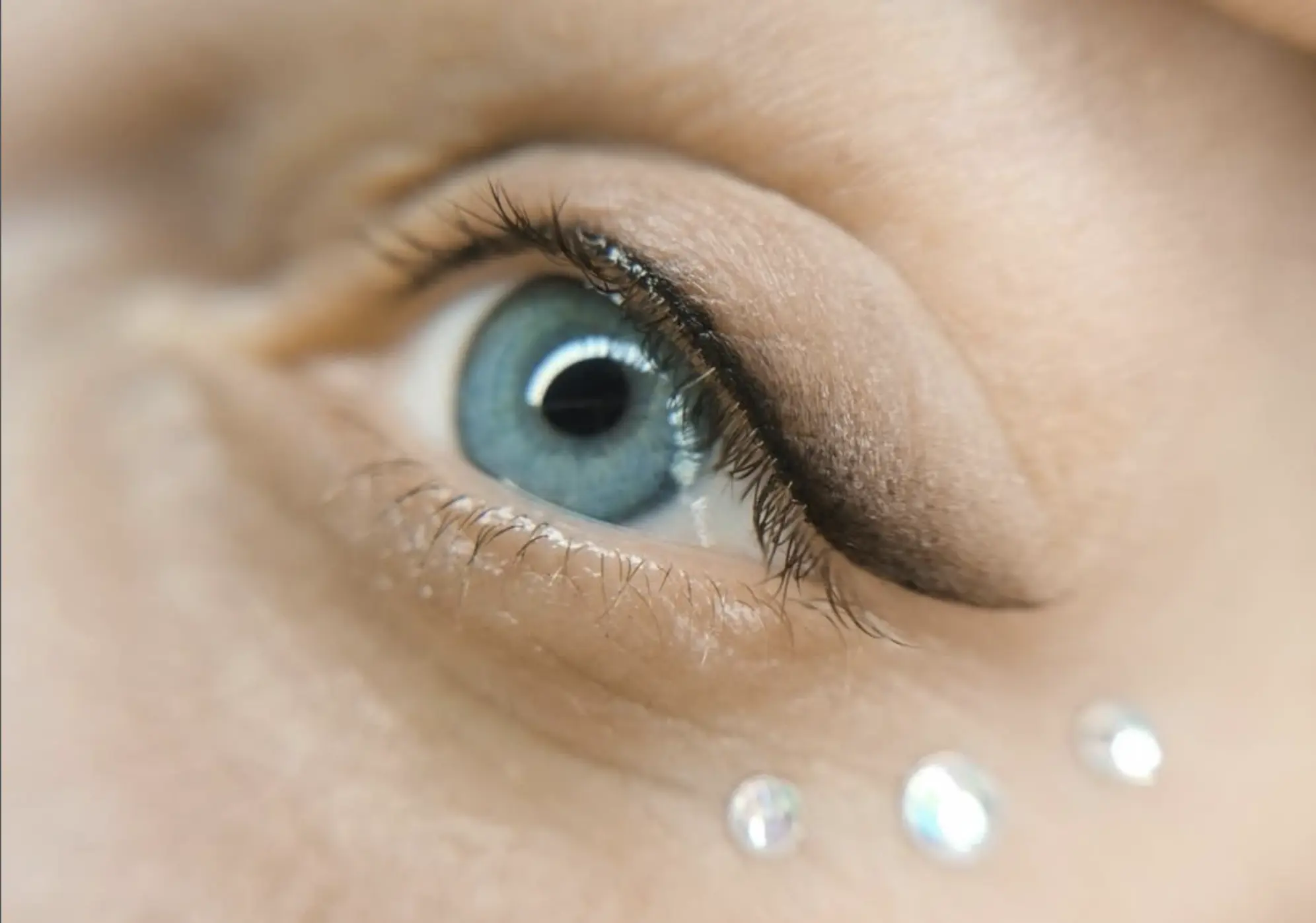 permanent eyeliner pros and cons